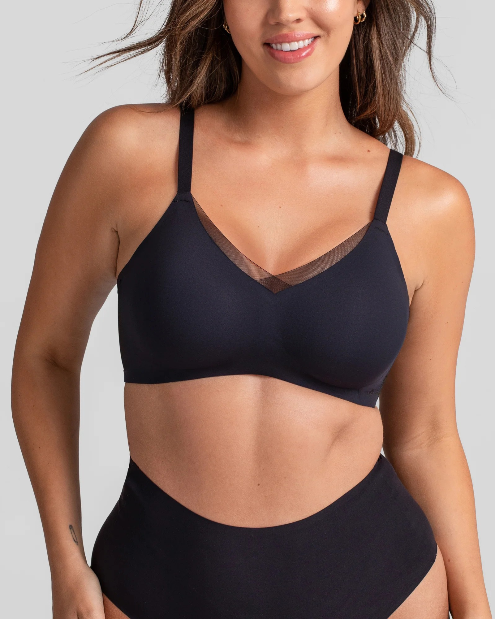Gel Wire-Free Bra with Mesh Neckline OEAK